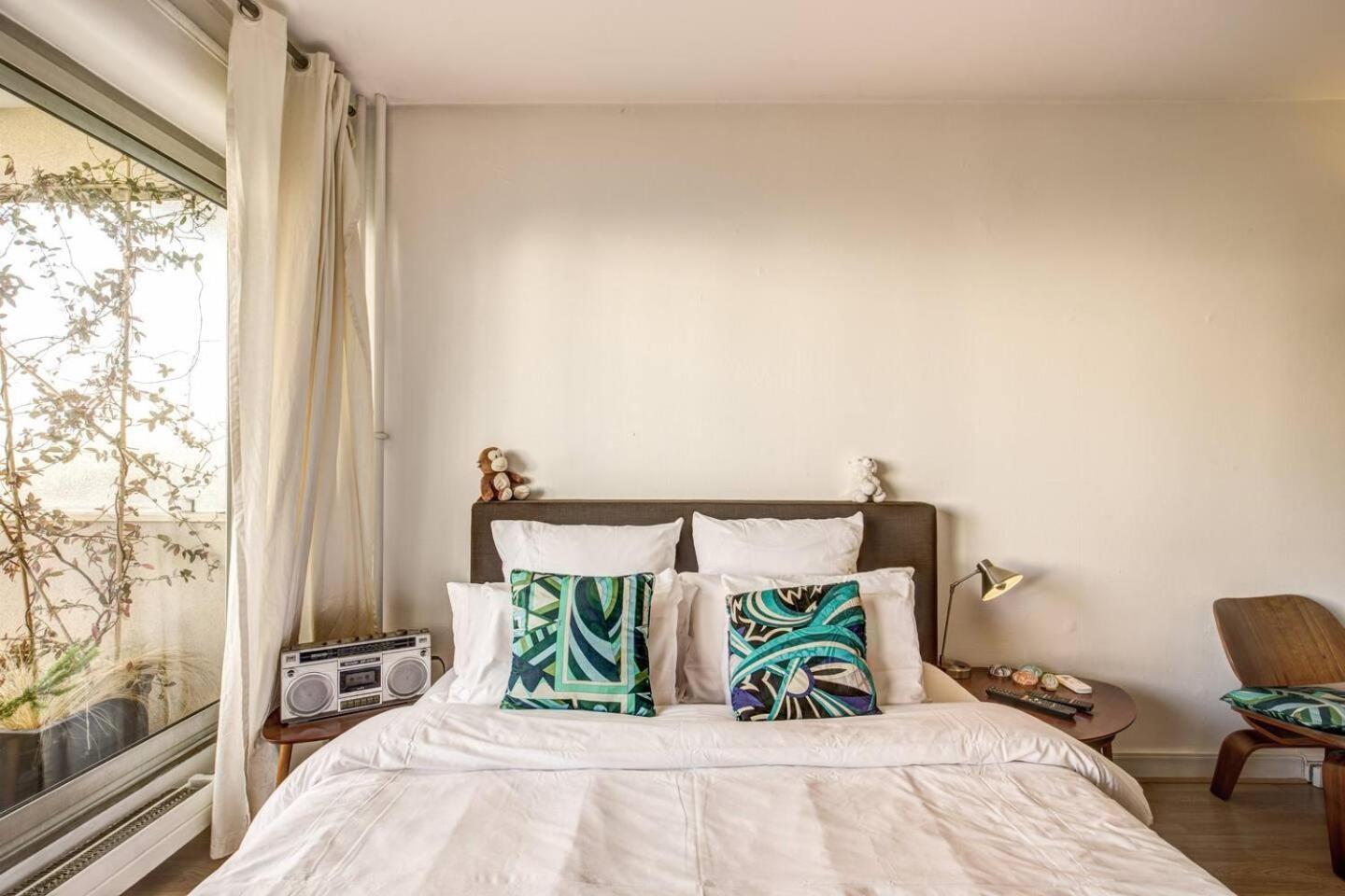 Rue Saint-maur 1-bed Balcony And View Appartement