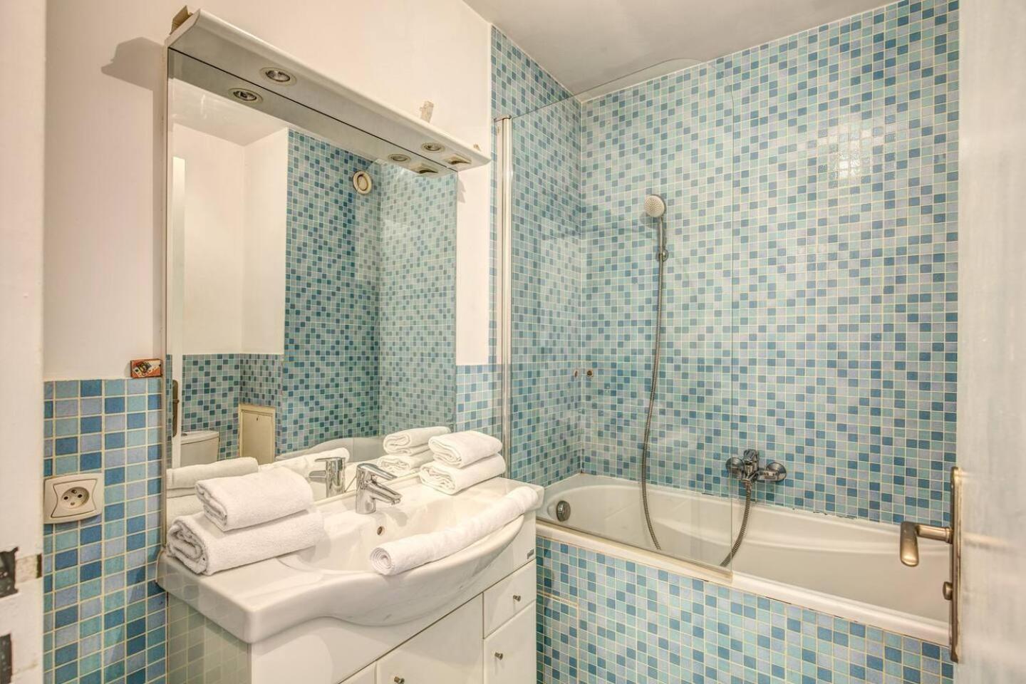 Rue Saint-maur 1-bed Balcony And View * Paris